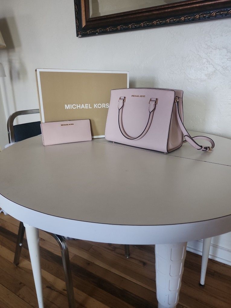 Michael Kors Purse 👛 And Wallet