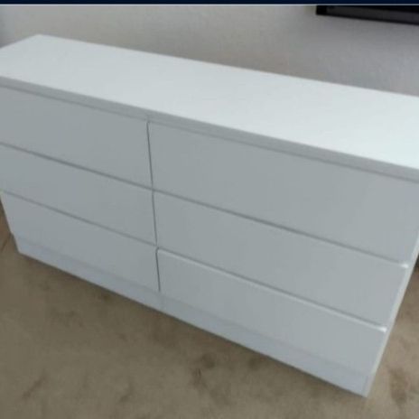New Dresser - Nueva Cómoda 