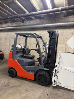 TOYOTA MODEL 8 forklift for sale ,5500 lb, 3 stage, clamp