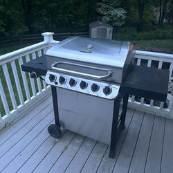 Char-Broil Stainless Steel Grill With Propane Tank
