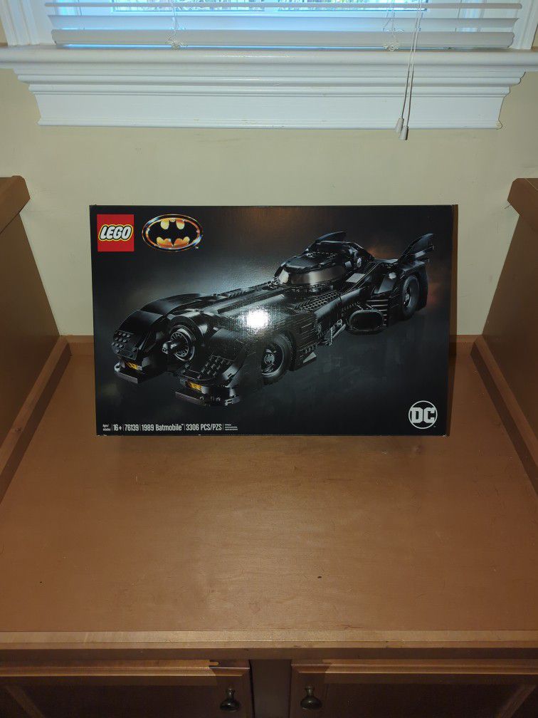 Lego 1989 Batmobile - Retired