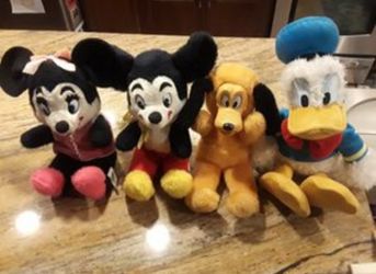 Vintage Disney Mickey,Minnie,Pluto and Donald Duck plush collectibles
