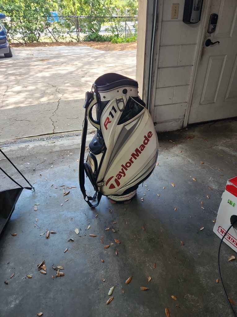 R11 Taylormade Golf Bag