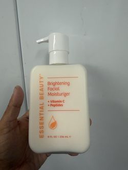 ESSENTIAL BEAUTY BRIGHTENING FACIAL MOISTURIZER - 25$