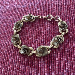 (JE13) Vintage 1970’s Gold Tone Rose Floral Bracelet 7”