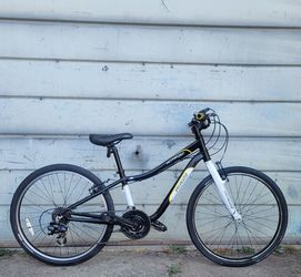 SPECIALIZED HOTROCK 24" BIKE