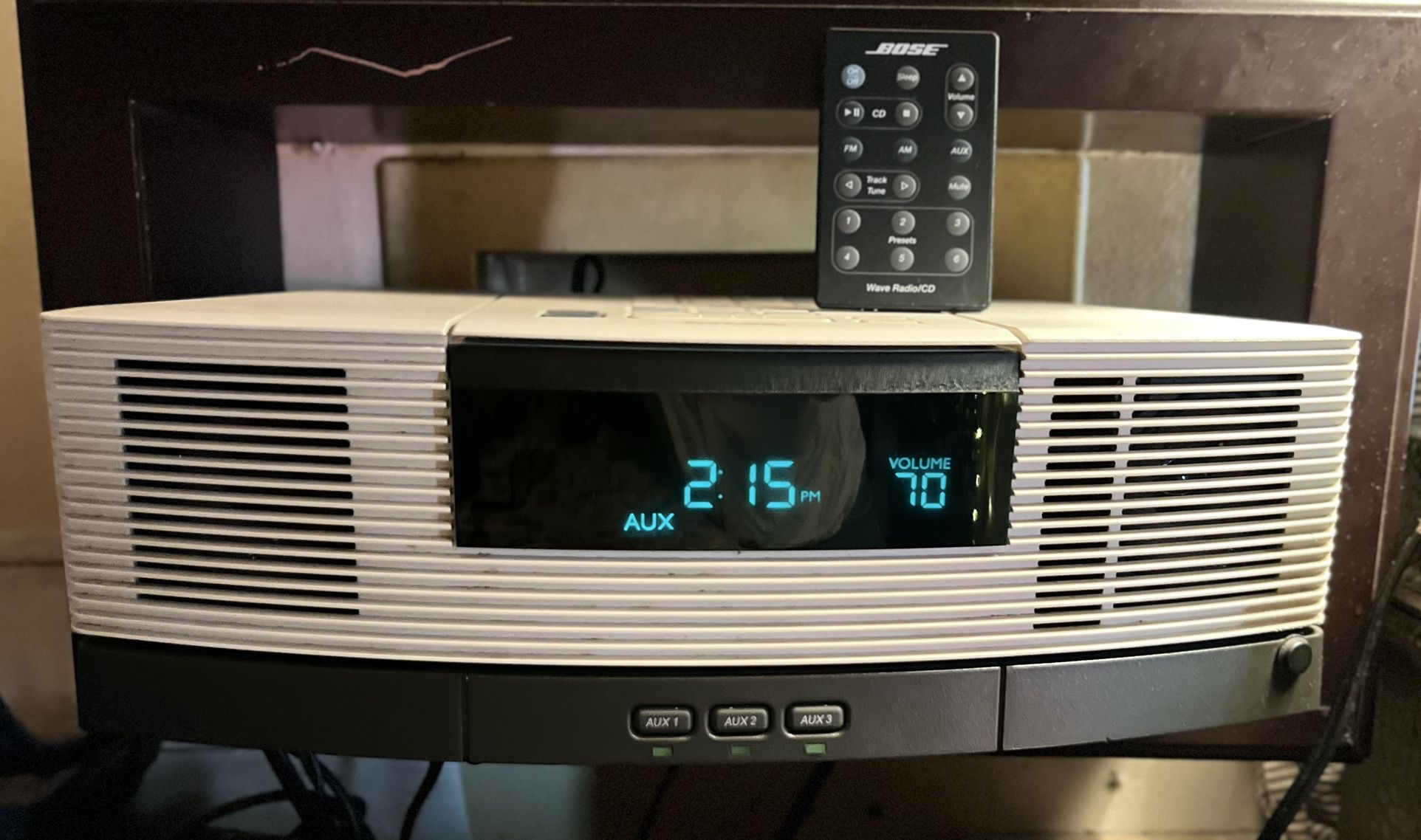 Bose Acoustic Wave Clock Radio AWR1-1W with Remote and Pedestal