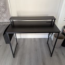 Black Desk