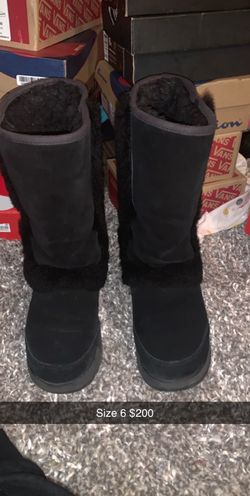 Women’s waterproof Sundance uggs size 6
