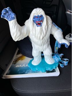 Disney 70 Matterhorn yeti abominable snowman sipper