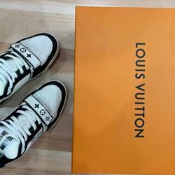 Louis Vuitton trainer in black and white