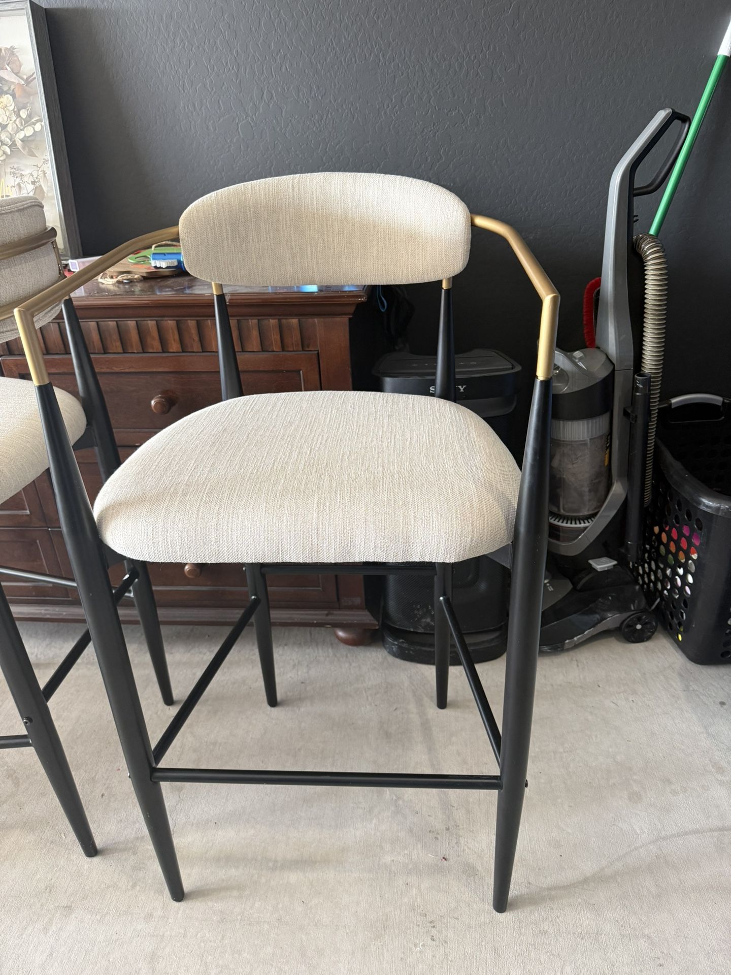 4 Bar Stools 