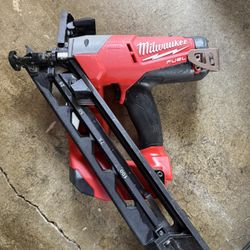Milwaukee M18 15GA Finish Nailer (2743-20) – Like New