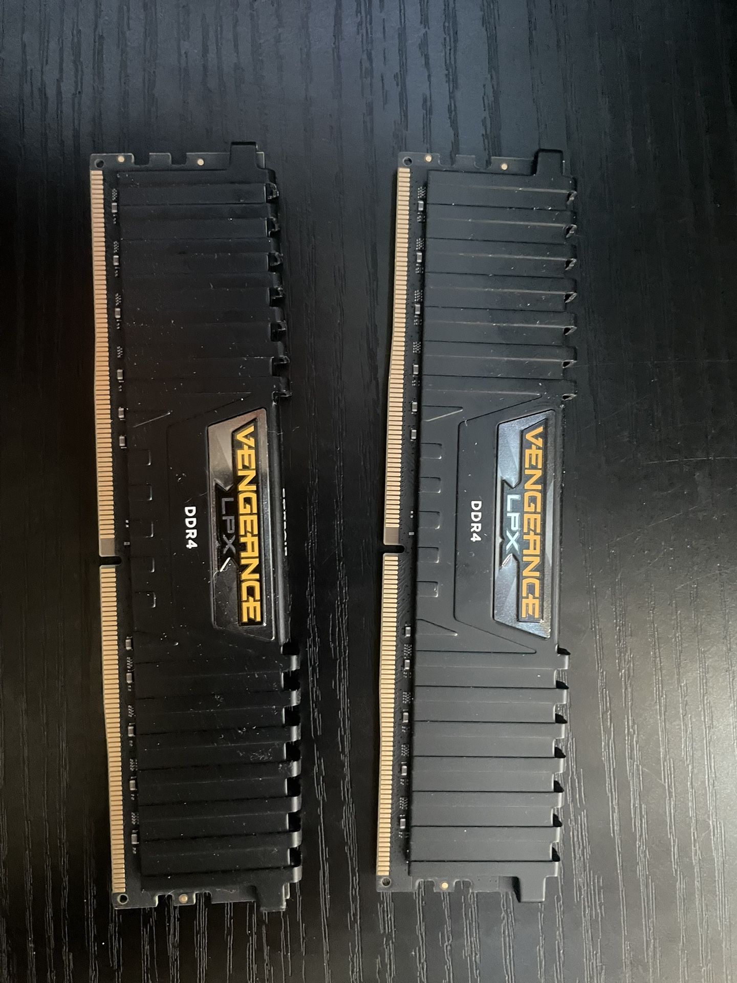 CORSAIR VENGEANCE 32x2 GB DDR4 RAM