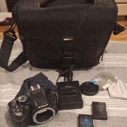 Nikon D D5200 24.1MP Digital SLR Camera With Case And Accessories NO LENSE