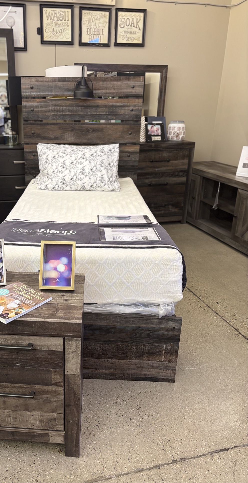 Beautiful Twin Bed Set