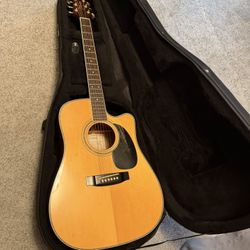 Beautiful Takamine G-Series EG-334SC