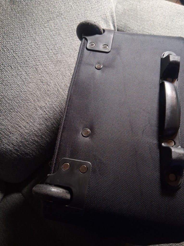 Used Working Carry On Roller Bag