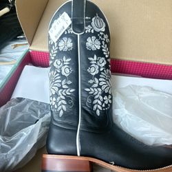 Macie Bean Boots Size 6.5 BRAND NEW 