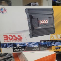 2600 WATT BASS AMPLIFIER NEW