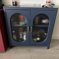 Accent cabinet