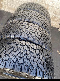 255 70 R 18 vendo llantas usadas Marca Bfgoorich ko2