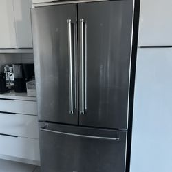 Refrigerator 
