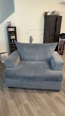🛋️ Oversized Chair & Matching Ottoman – Super Comfortable! 🛋️
