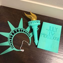 Lady Liberty Costume Accessory Set – Crown, Torch & Book