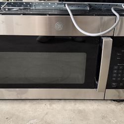 GE 30" Over-the-Range Microwave - Stainless Steel (w/ Bracket)