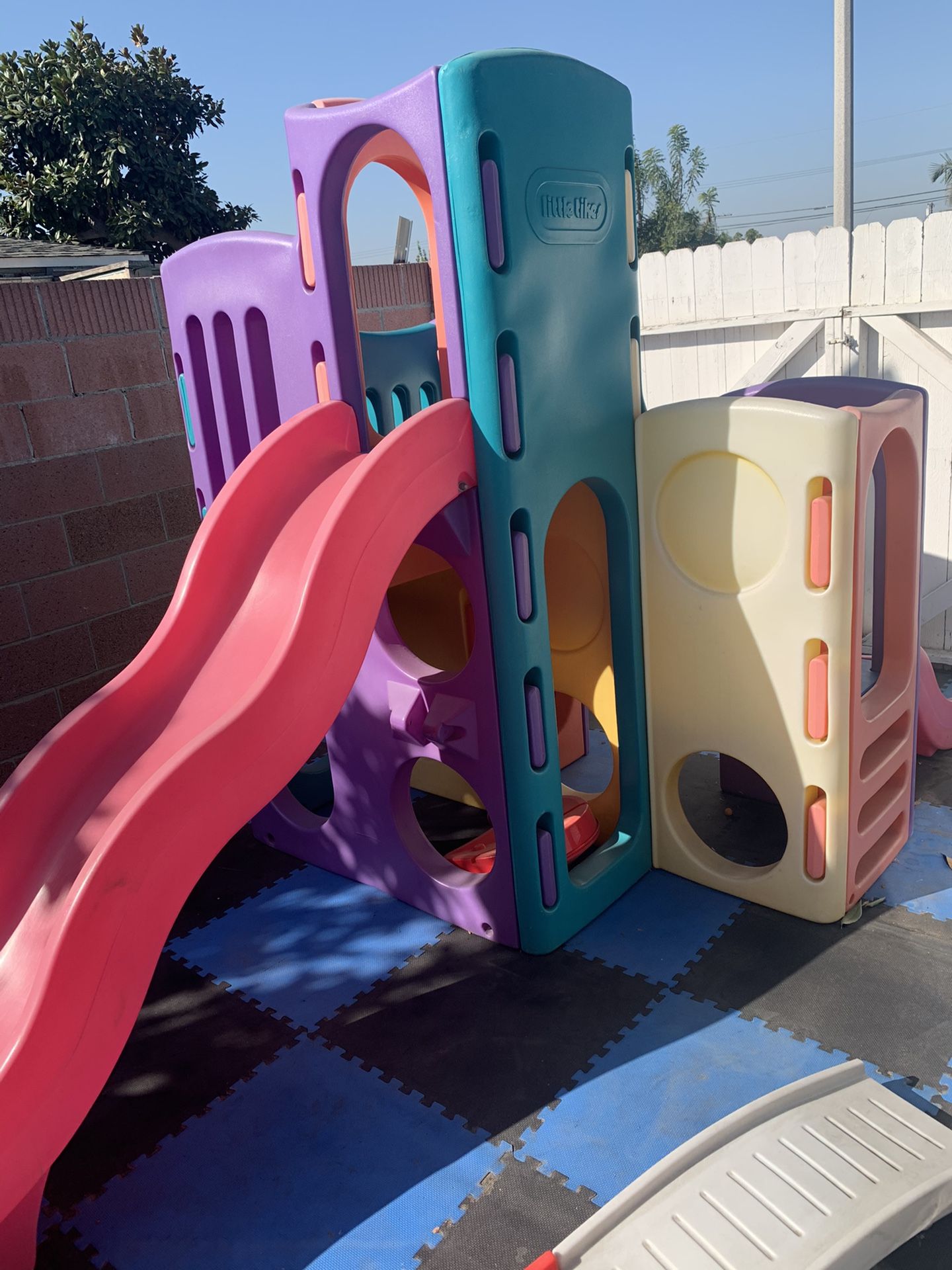 Little Tikes: 8 in 1 playground Slide