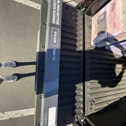 Digital Projector Self Lock Screen Titan TNS-72