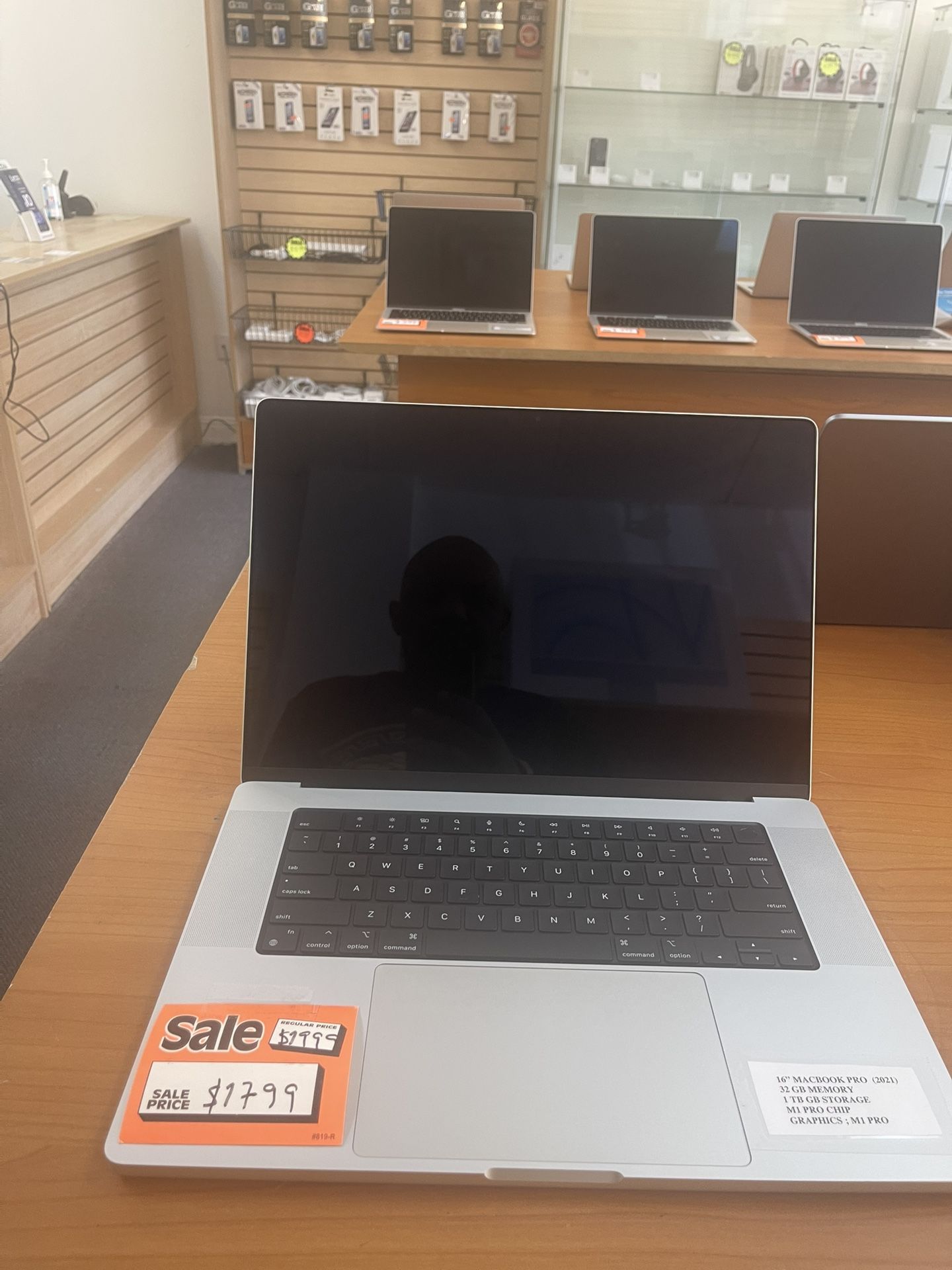 (2021) 16” MacBook Pro / 32 GB Memory / 1 TB SSD / M1 Pro Chip