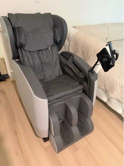 Massage chair full body zero gravity excellent condition