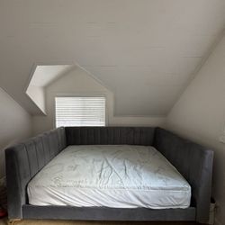 Upholstered Full Size Daybed 