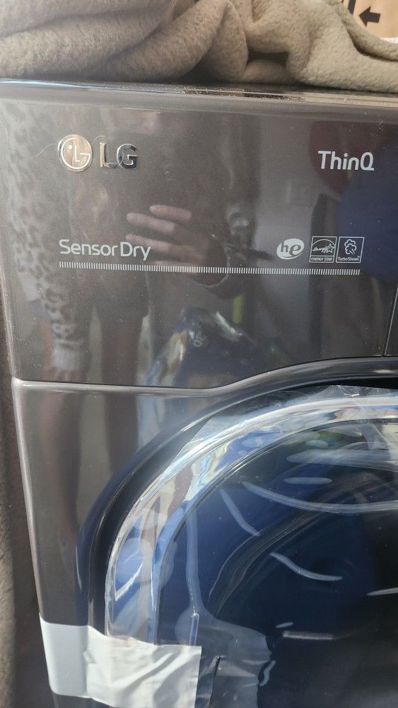 NEW LG Gas Dryer 7.4cubic Feet