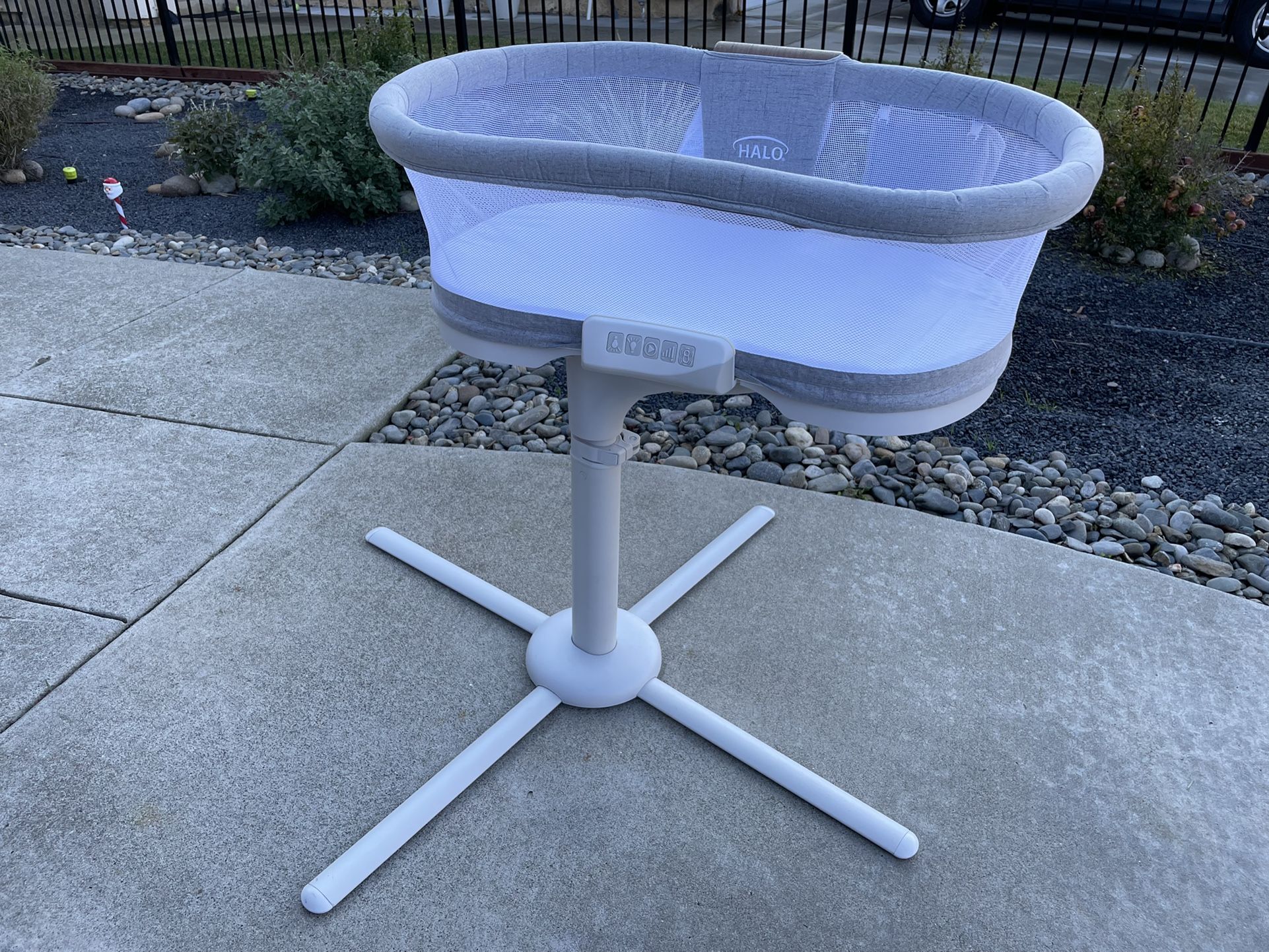 HALO BassiNest Luxe Series Vibrating Bassinet