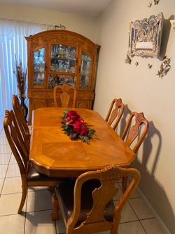 Dinning set with  6 chairs and buffet