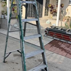Good And Excellent Condition 6 Feet And More Sizes Available Fiberglass Ladders