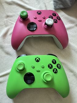2 Xbox Controllers Green And Pink 