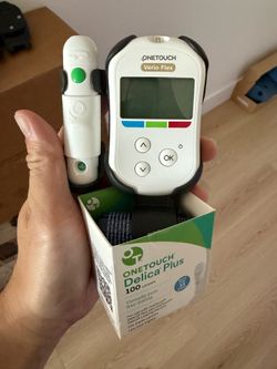 Blood glucose monitor with test strips