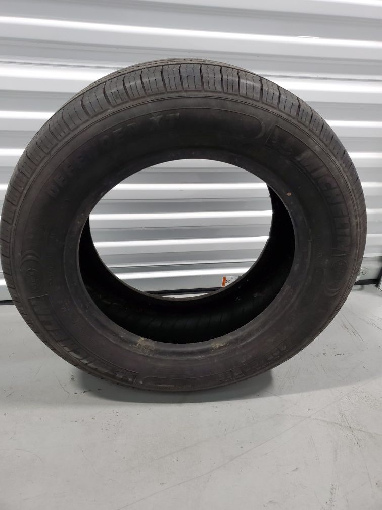 New Michelin Defender XT Tire .. 225/60R16 /98T
