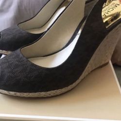 MK Wedge Sandals Size 7 Location: Herndon & Milburn