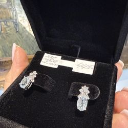 10K White Gold Blue Aquamarine And Diamonds Stud Earrings 