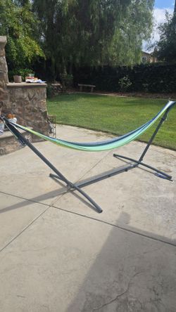 Yellow Leaf Hammock. Freestanding Stand – Great Condition