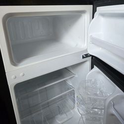 Compact Refrigerator / Freezer