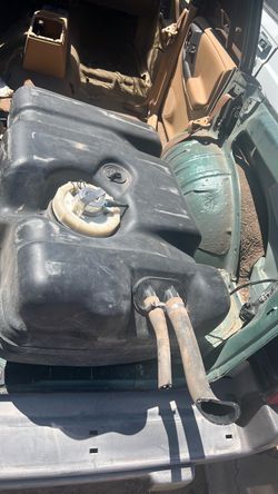 Gas tank w/fuel pump (Jeep)