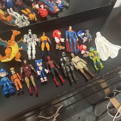 ACTION FUGURE LOT