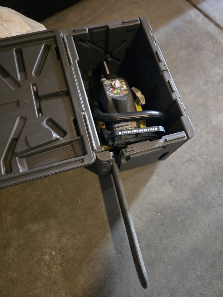 Ryobi 16" Chain Saw with case