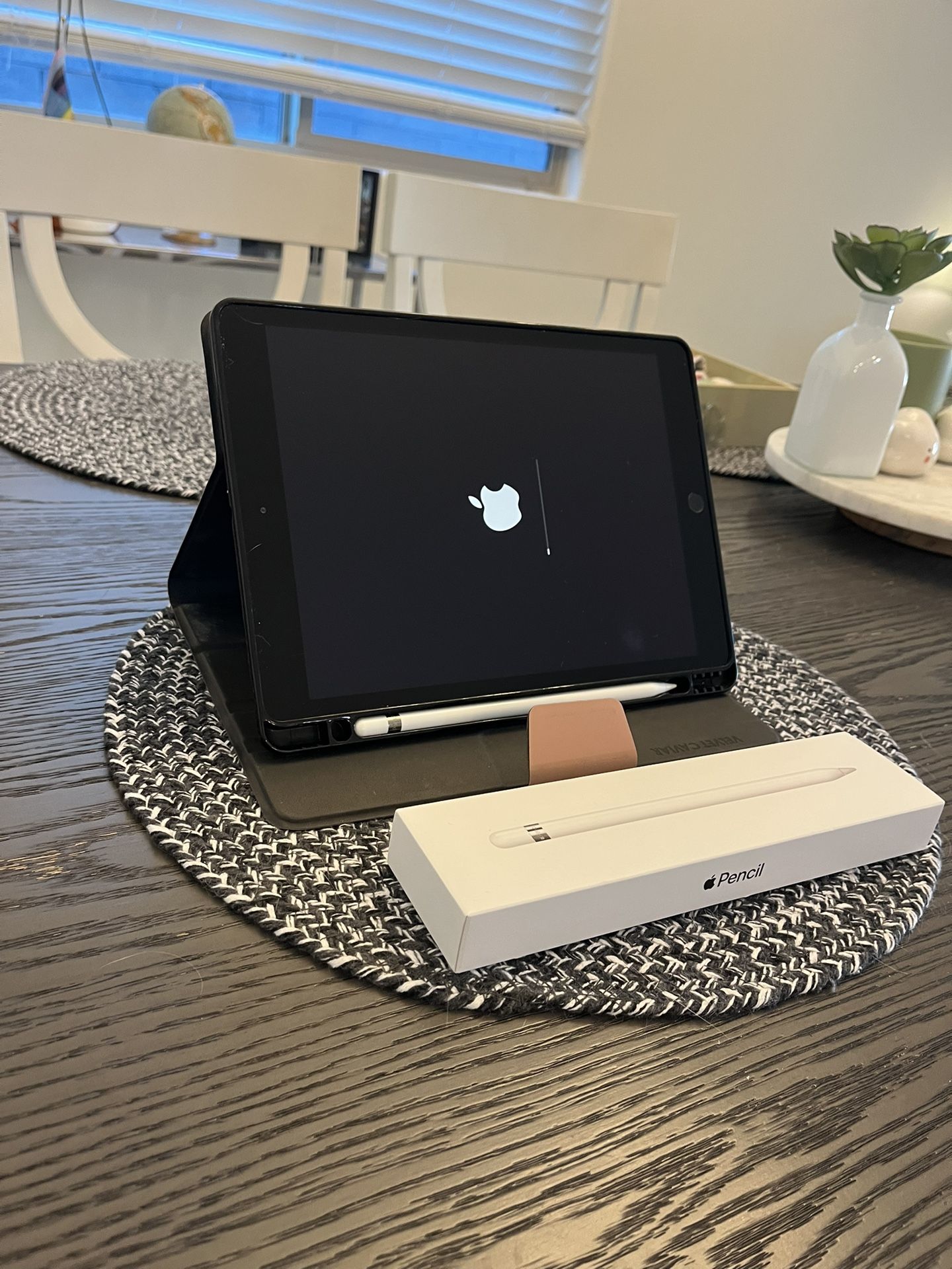 📱 iPad 7th Gen (32GB) + 1st Gen Apple Pencil + Premium Case – Excellent Condition!